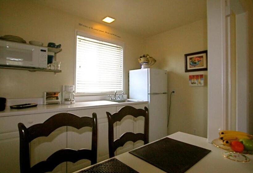 Номер Стандарт с Кухней, The Tides Laguna Beach