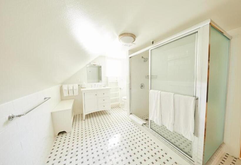 Стандартный Номер Кровать Кинг, Three Village Inn