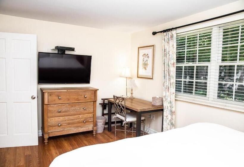 Номер Superior Кровать Кинг, Three Village Inn