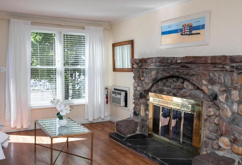 Номер Стандарт Вид на Море, Three Village Inn