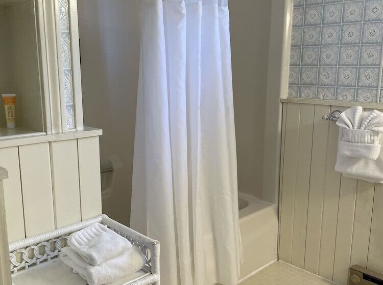 Номер Стандарт, Moseley Cottage Inn And The Town Motel