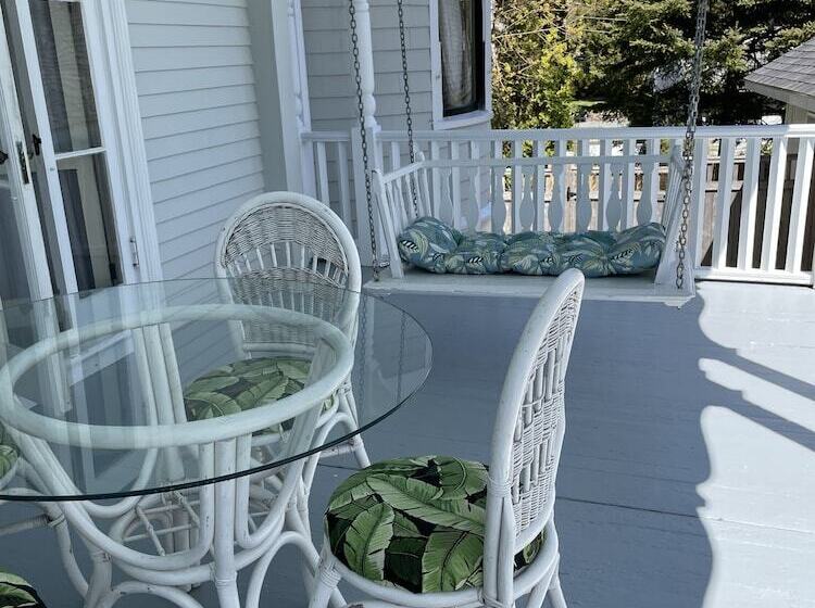 Номер Стандарт, Moseley Cottage Inn And The Town Motel