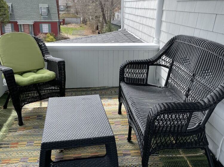 Номер Стандарт, Moseley Cottage Inn And The Town Motel