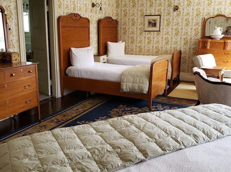 Номер Стандарт, Moseley Cottage Inn And The Town Motel