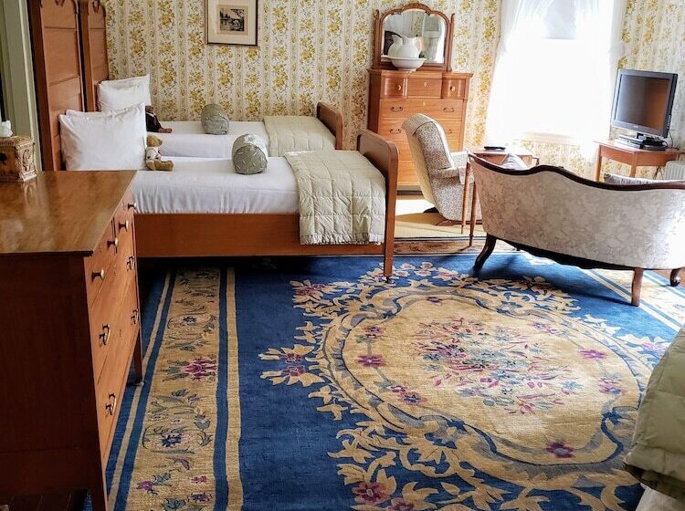 Номер Стандарт, Moseley Cottage Inn And The Town Motel