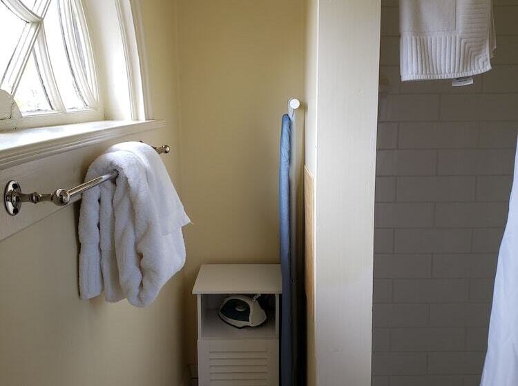 Номер Стандарт, Moseley Cottage Inn And The Town Motel