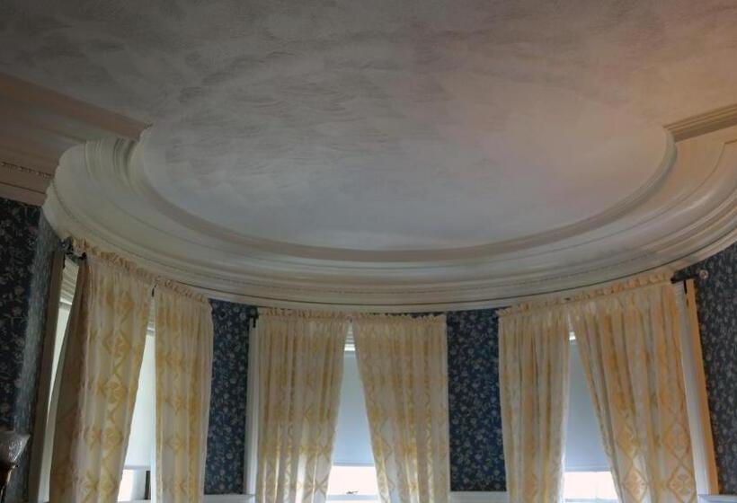 Номер Стандарт, Moseley Cottage Inn And The Town Motel