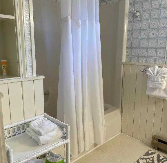 Номер Стандарт, Moseley Cottage Inn And The Town Motel