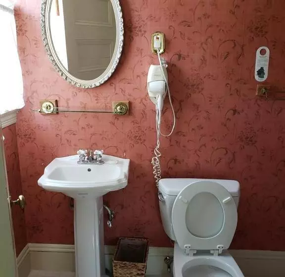 اتاق لوکس با تخت بزرگ, Moseley Cottage Inn And The Town Motel