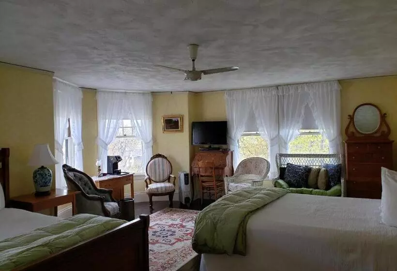 اتاق لوکس با تخت بزرگ, Moseley Cottage Inn And The Town Motel