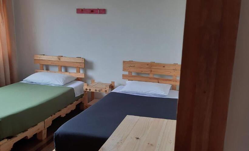 Номер Стандарт Четырехместный Совместный Санузел, Hostal Triangulo Del Cafe