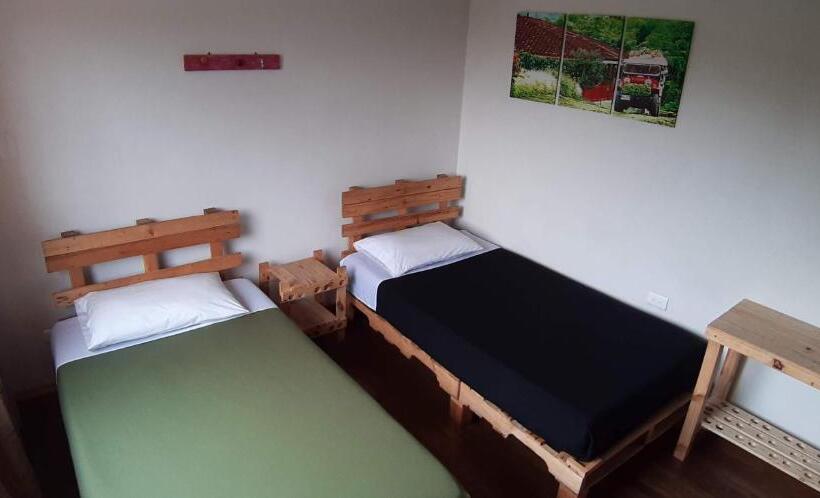 Номер Стандарт Четырехместный Совместный Санузел, Hostal Triangulo Del Cafe