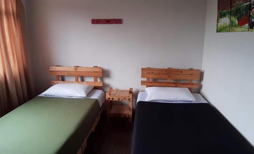 Номер Стандарт Четырехместный Совместный Санузел, Hostal Triangulo Del Cafe