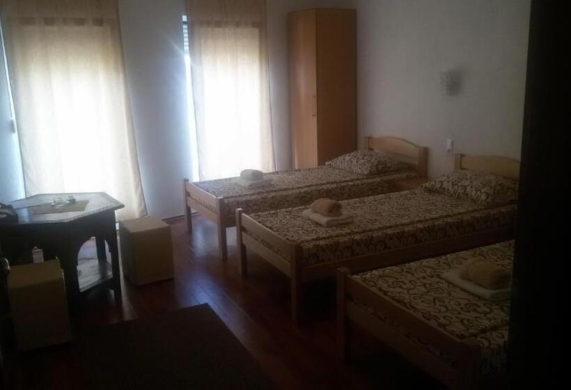 اتاق استاندارد سه نفره, Prenoćište Stari Grad   Old Town