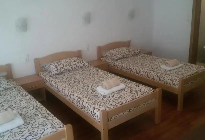 اتاق استاندارد سه نفره, Prenoćište Stari Grad Old Town