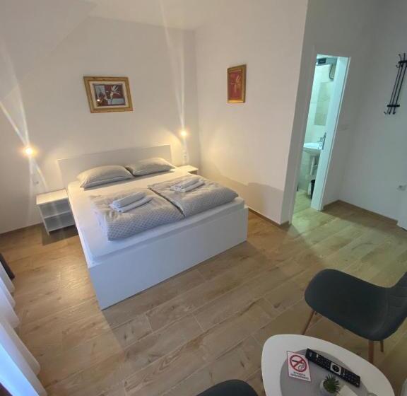 اتاق لوکس, Prenoćište Stari Grad   Old Town