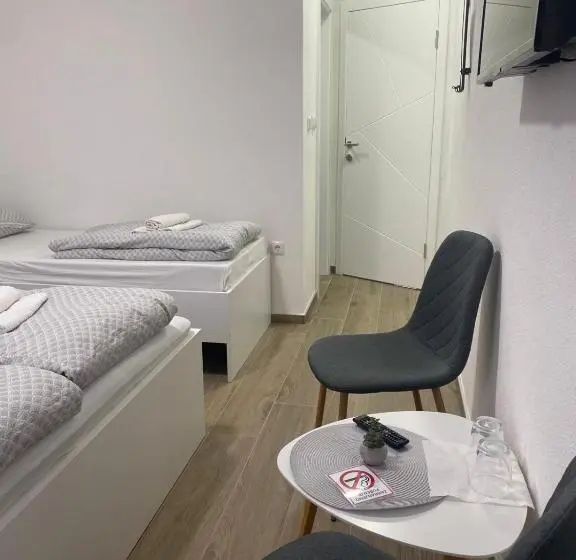 اتاق لوکس سه تخته, Prenoćište Stari Grad Old Town