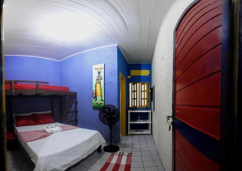 이코노미 룸, Hostel Cores Do Pelô
