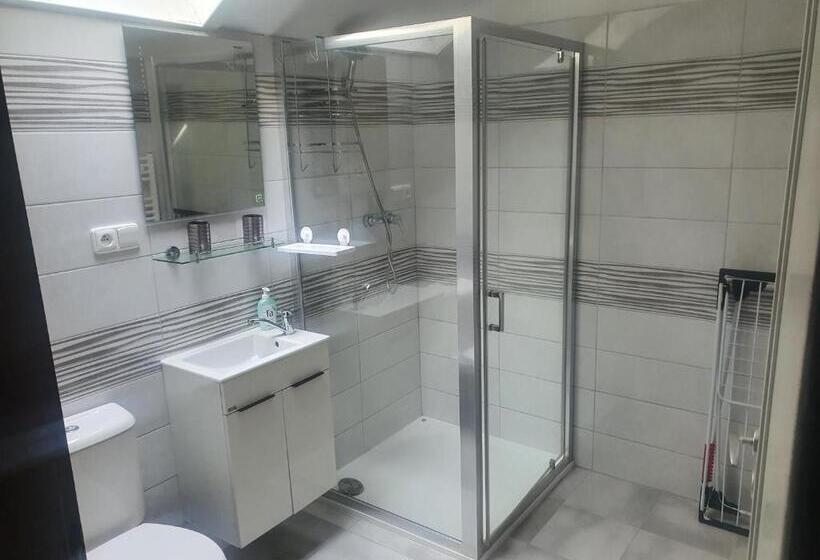 דירת חדר, Penzion A Víno