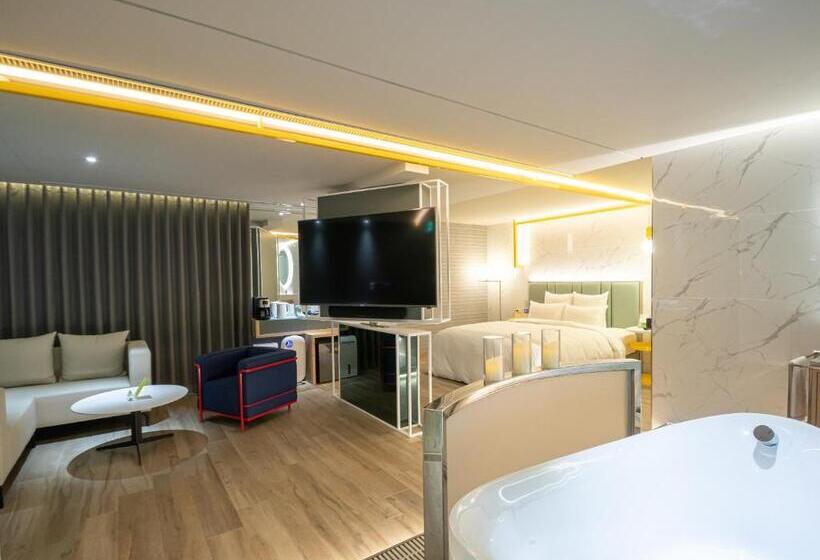 اتاق لوکس, 168 Motel Zhongli