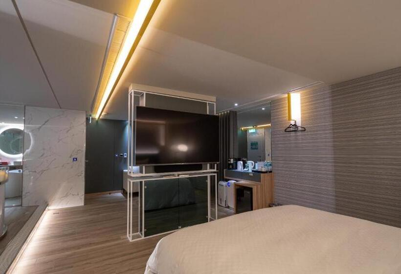 اتاق لوکس, 168 Motel Zhongli