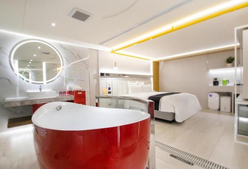 اتاق لوکس, 168 Motel Zhongli