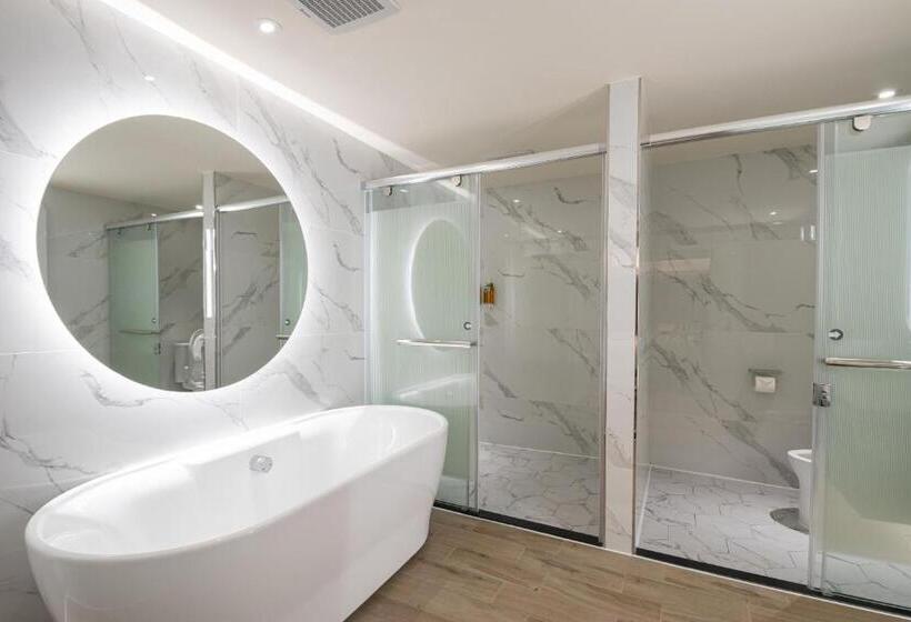 اتاق کلاسیک چهارنفره, 168 Motel Zhongli