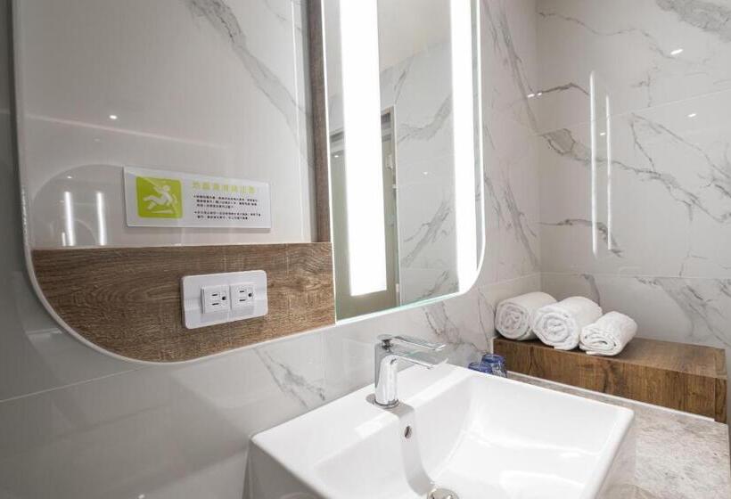 اتاق کلاسیک چهارنفره, 168 Motel Zhongli