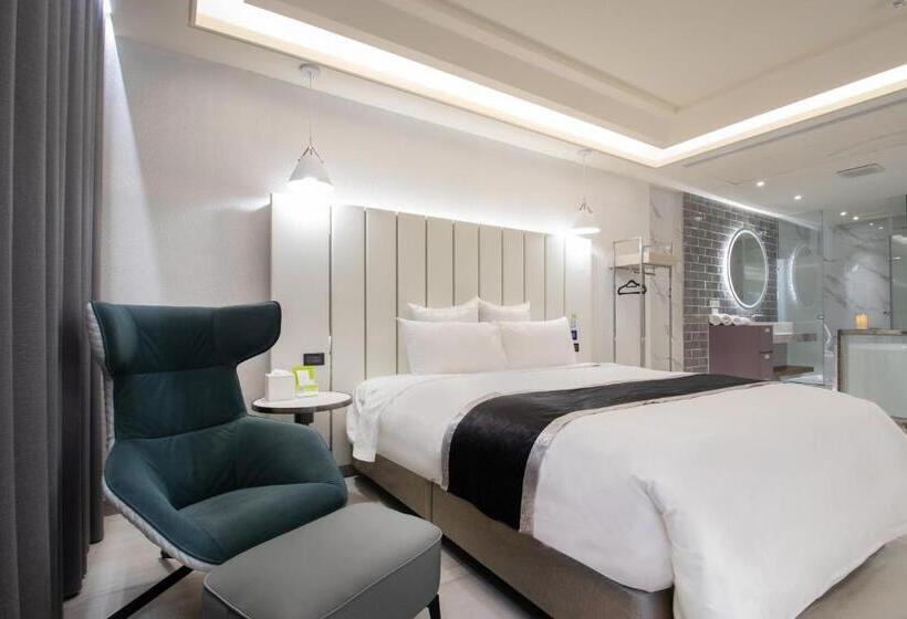 اتاق پرمیوم, 168 Motel Zhongli