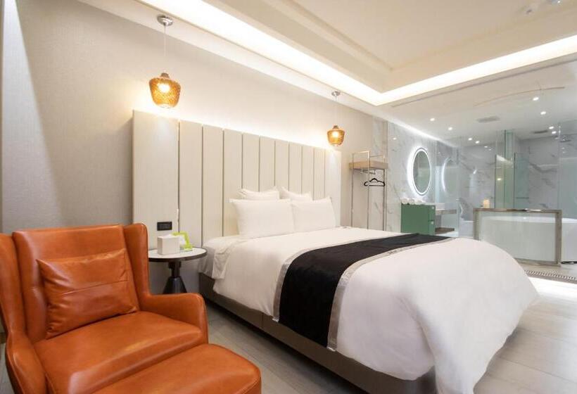 اتاق پرمیوم, 168 Motel Zhongli