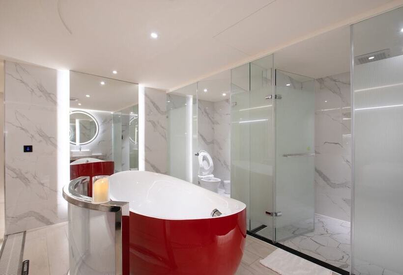 اتاق لوکس, 168 Motel Zhongli