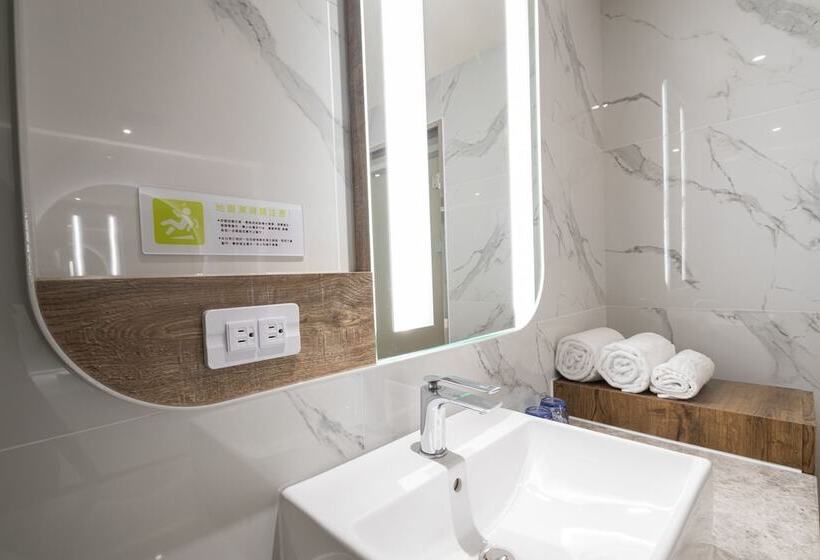 اتاق کلاسیک چهارنفره, 168 Motel Zhongli