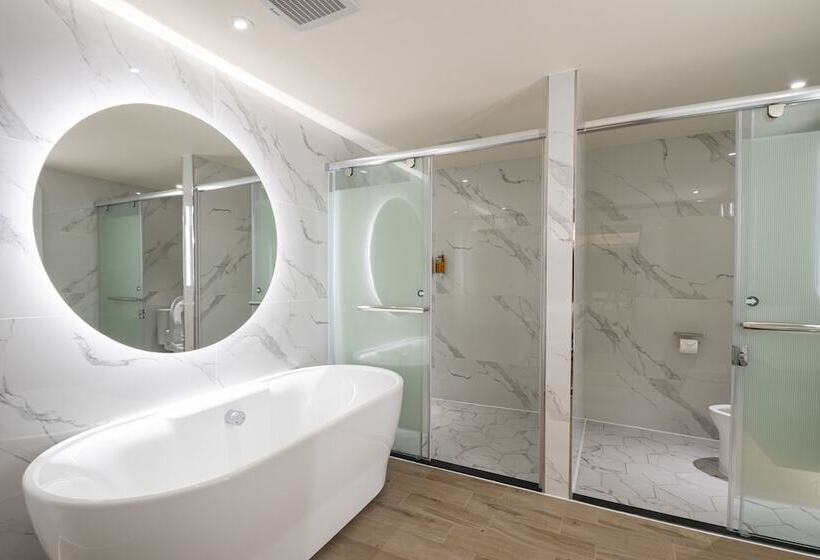 اتاق کلاسیک چهارنفره, 168 Motel Zhongli