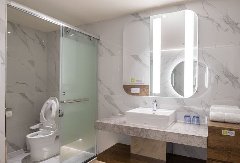 اتاق کلاسیک چهارنفره, 168 Motel Zhongli