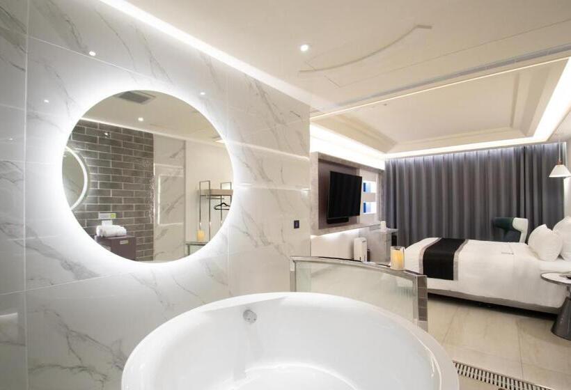 اتاق پرمیوم, 168 Motel Zhongli