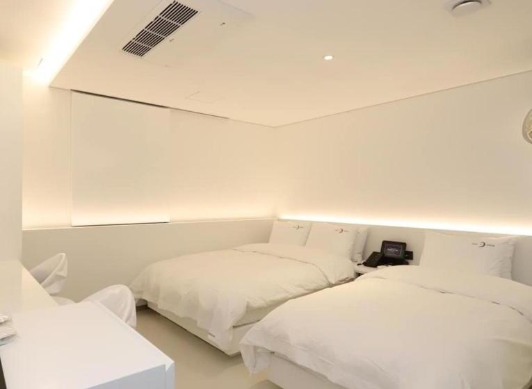 غرفة ديلوكس, Lesign