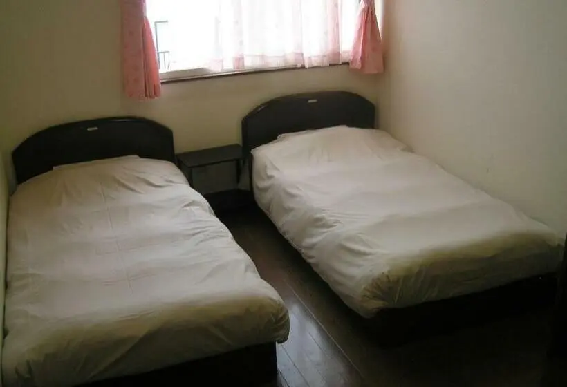 اتاق استاندارد با سرویس بهداشتی مشترک, Pension Young House