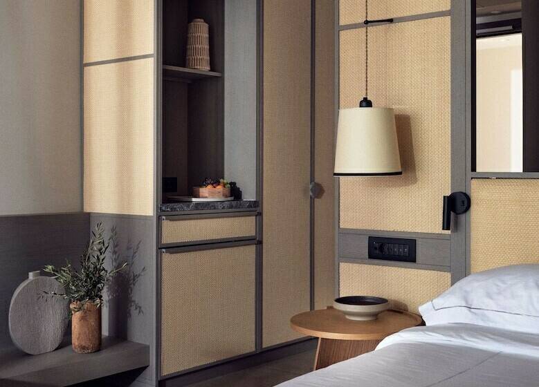 חדר דלוקס נוף לים, The Royal Senses Resort & Spa Crete, Curio Collection Hilton