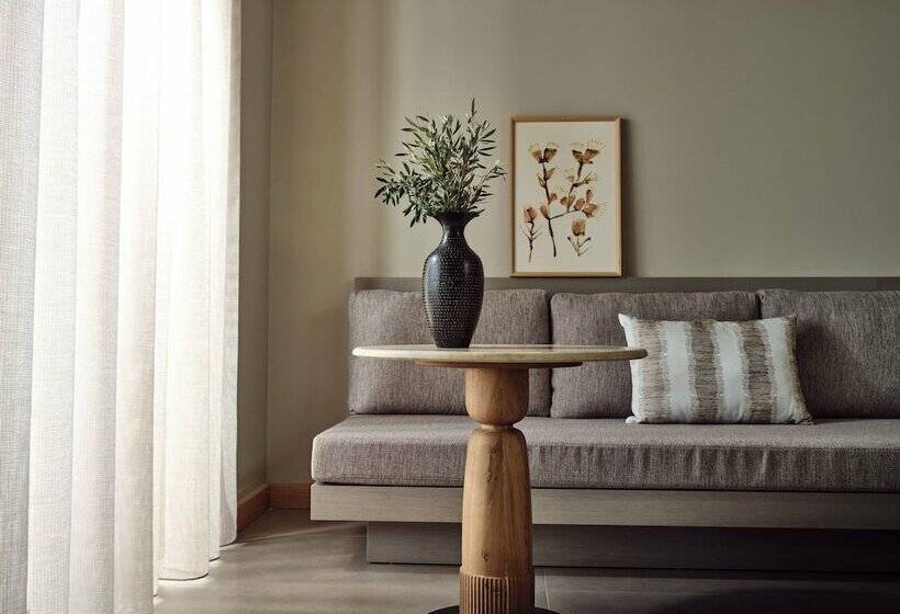 חדר דלוקס נוף לים, The Royal Senses Resort & Spa Crete, Curio Collection Hilton