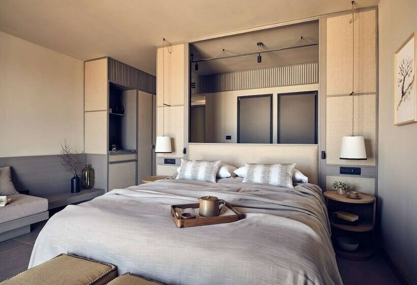 חדר דלוקס נוף לים, The Royal Senses Resort & Spa Crete, Curio Collection Hilton