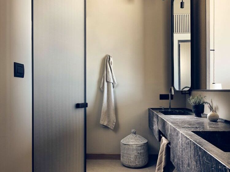 חדר דלוקס נוף לים, The Royal Senses Resort & Spa Crete, Curio Collection Hilton