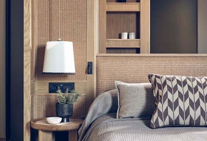 חדר דלוקס נוף לים, The Royal Senses Resort & Spa Crete, Curio Collection Hilton