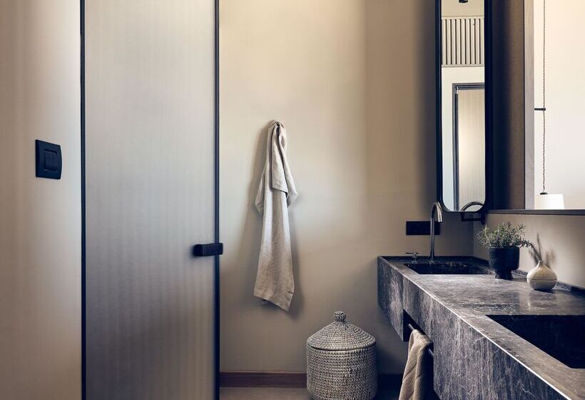 חדר דלוקס נוף לים, The Royal Senses Resort & Spa Crete, Curio Collection Hilton