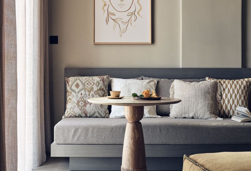 חדר דלוקס נוף לים, The Royal Senses Resort & Spa Crete, Curio Collection Hilton