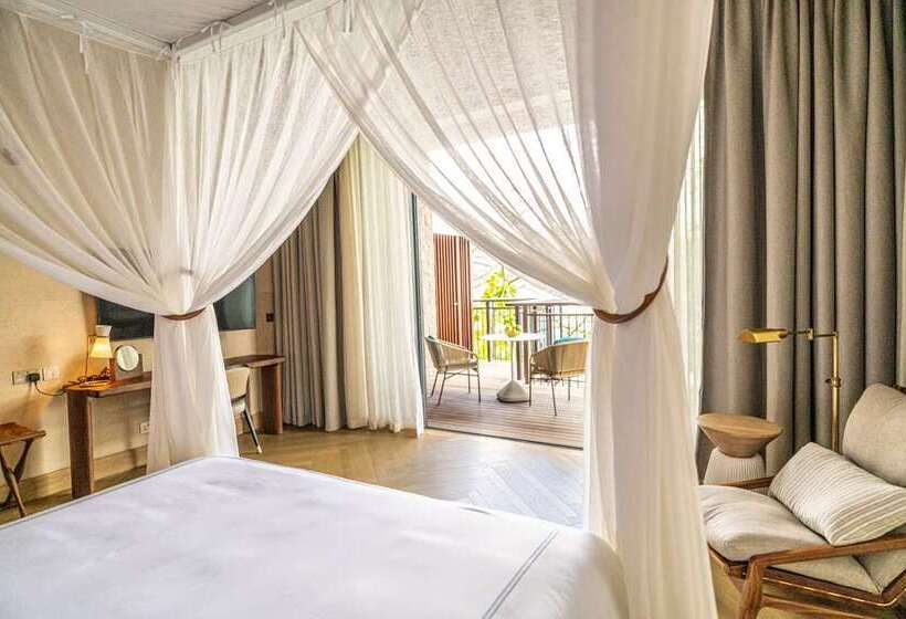 חדר דלוקס מותאם לאנשים עם מוגבלויות, The Royal Senses Resort & Spa Crete, Curio Collection Hilton