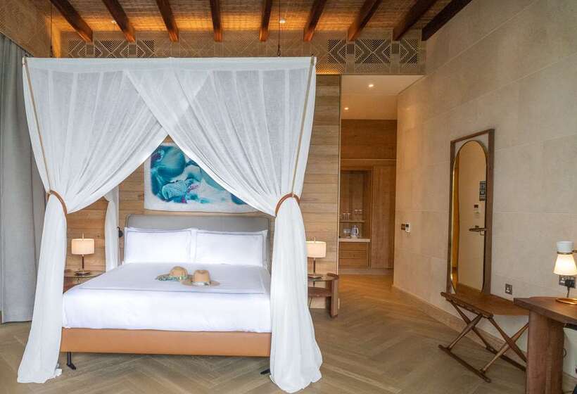 חדר דלוקס מותאם לאנשים עם מוגבלויות, The Royal Senses Resort & Spa Crete, Curio Collection Hilton