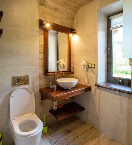 جناح جونيور مزوَّد بشرفة, Forest