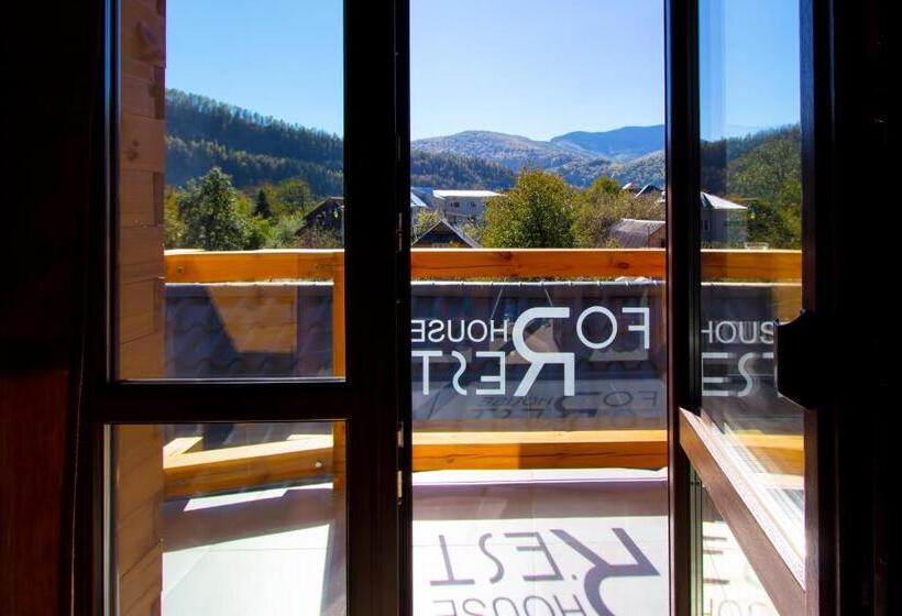 جناح مطلّ علي الجبل, Forest