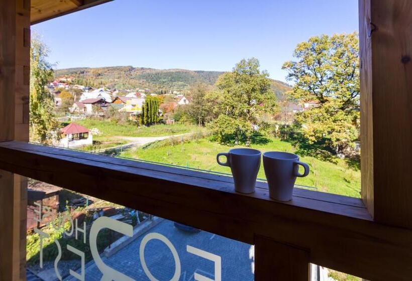 جناح جونيور مزوَّد بشرفة, Forest