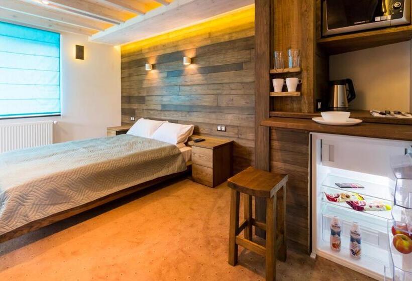 جناح جونيور مزوَّد بشرفة, Forest